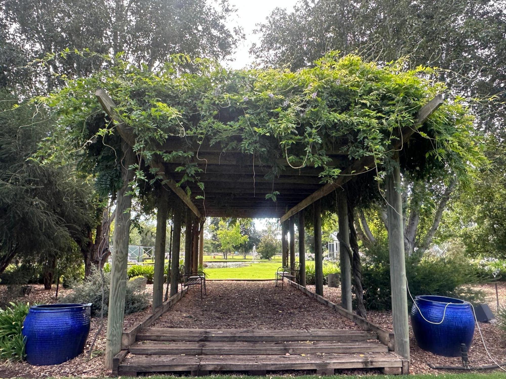 Jen'S Garden Pods Bed & Breakfast Griffith Exterior photo