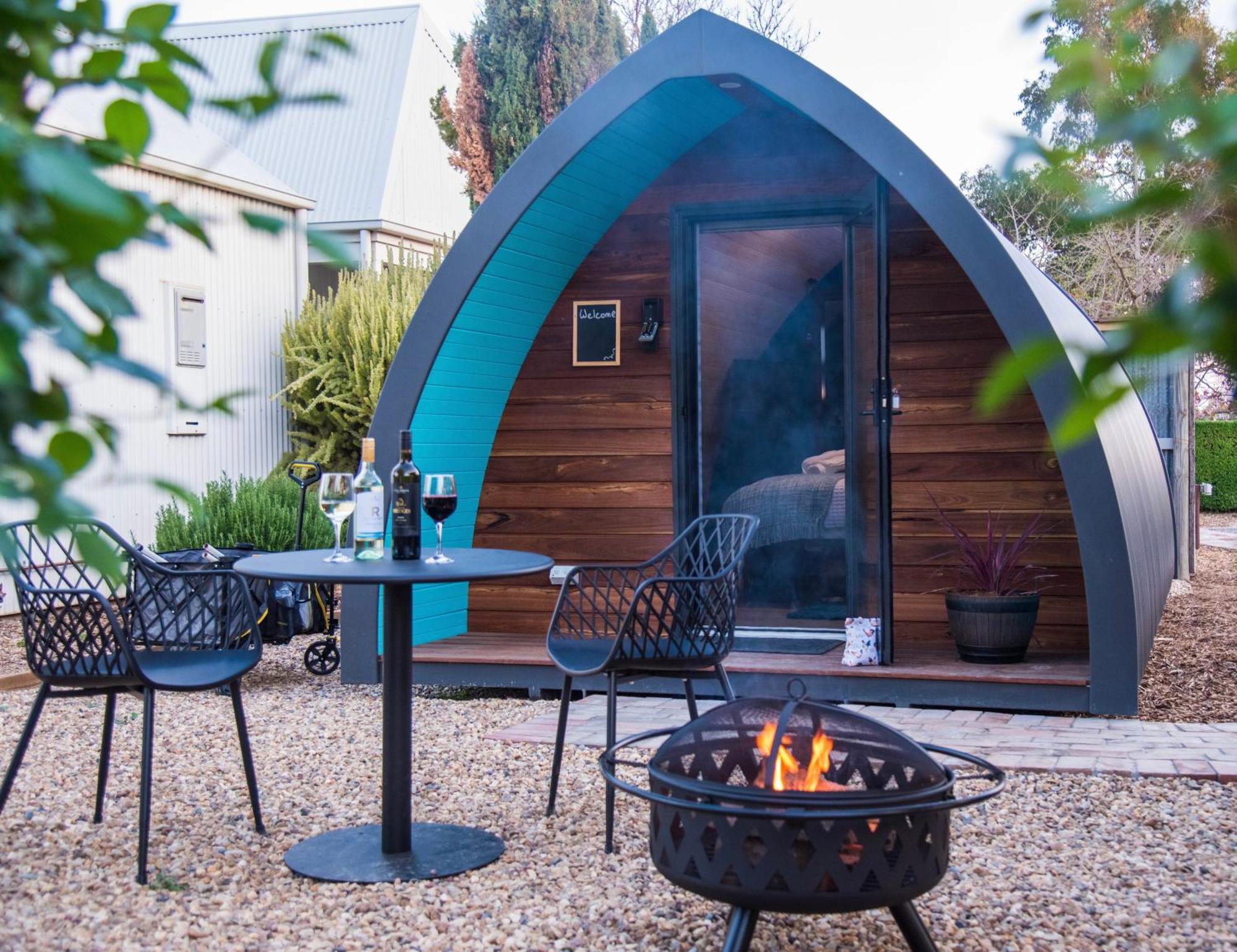 Jen'S Garden Pods Bed & Breakfast Griffith Exterior photo